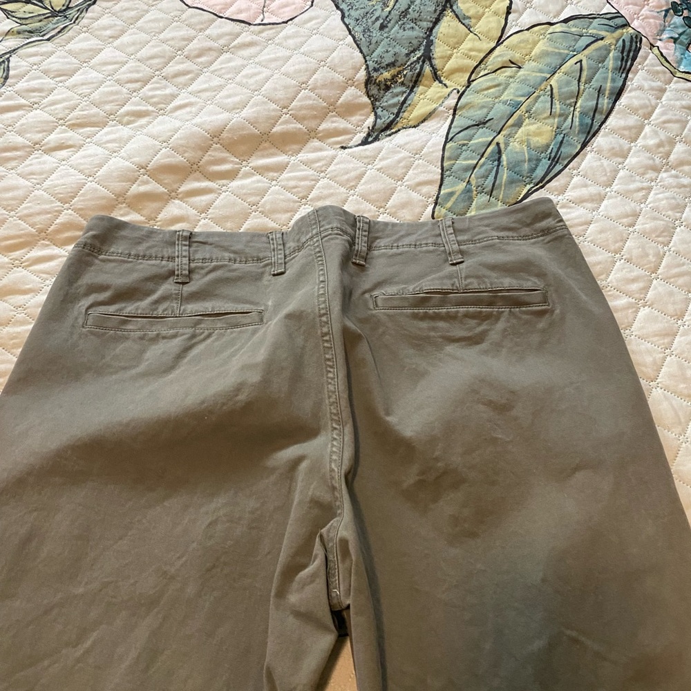 The gap - Picture 3 of 3